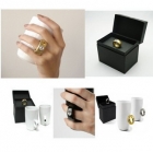 Чашка с ручкой в форме кольца с бриллиантом